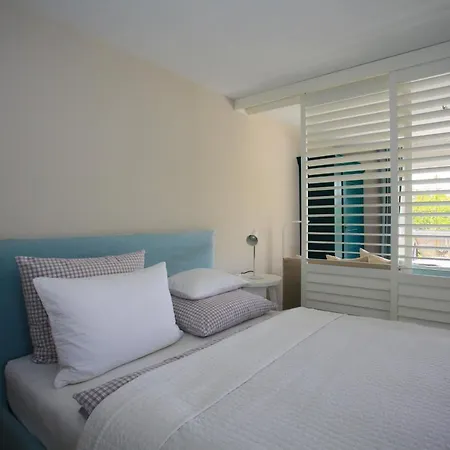 Apartes In *